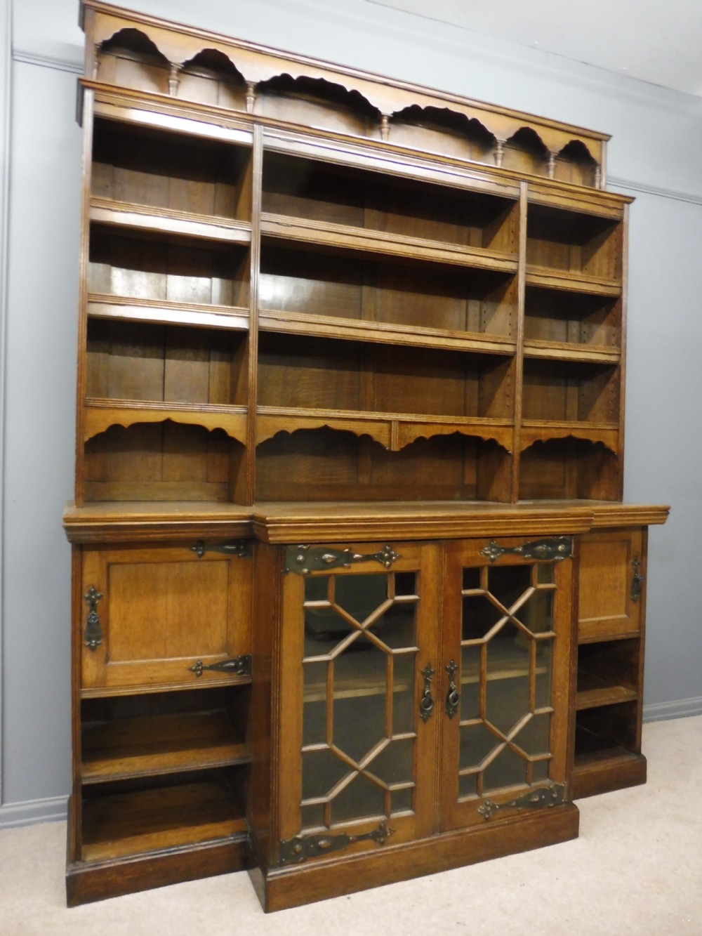 LARGE OAK ARTS AND CRAFTS LIBRARY BOOKCASE 