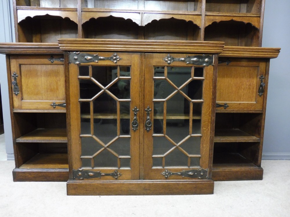 LARGE OAK ARTS AND CRAFTS LIBRARY BOOKCASE  View III