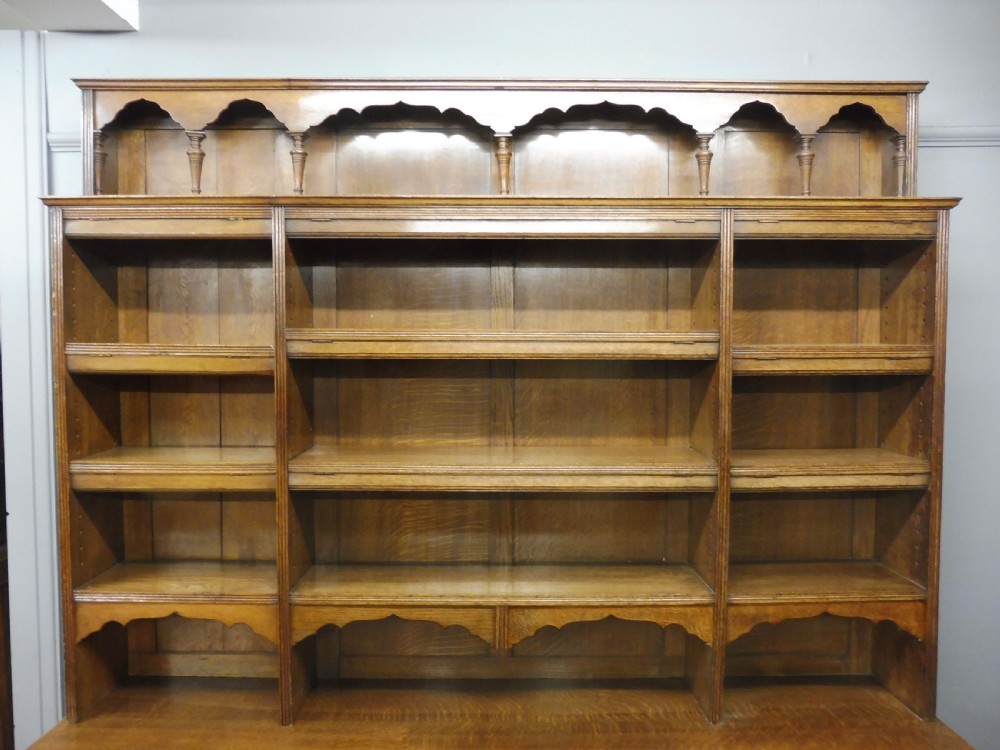 LARGE OAK ARTS AND CRAFTS LIBRARY BOOKCASE  View IV
