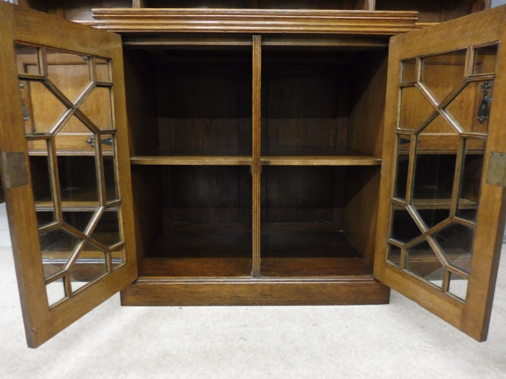 LARGE OAK ARTS AND CRAFTS LIBRARY BOOKCASE  View VI