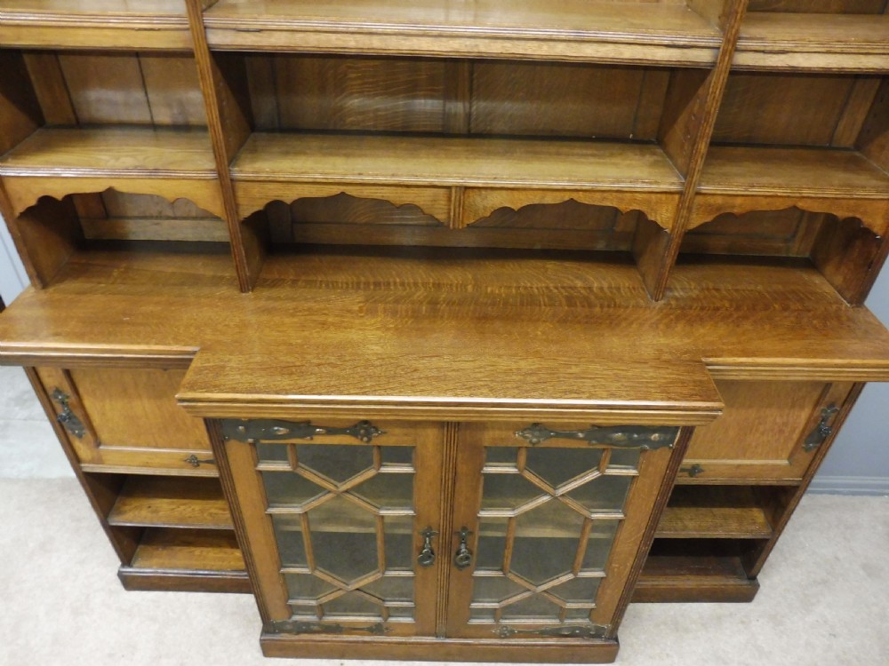 LARGE OAK ARTS AND CRAFTS LIBRARY BOOKCASE  View VIII