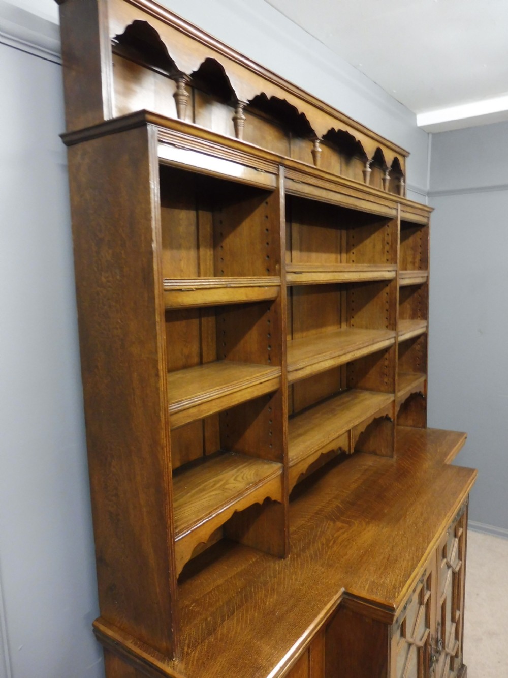 LARGE OAK ARTS AND CRAFTS LIBRARY BOOKCASE  View IX