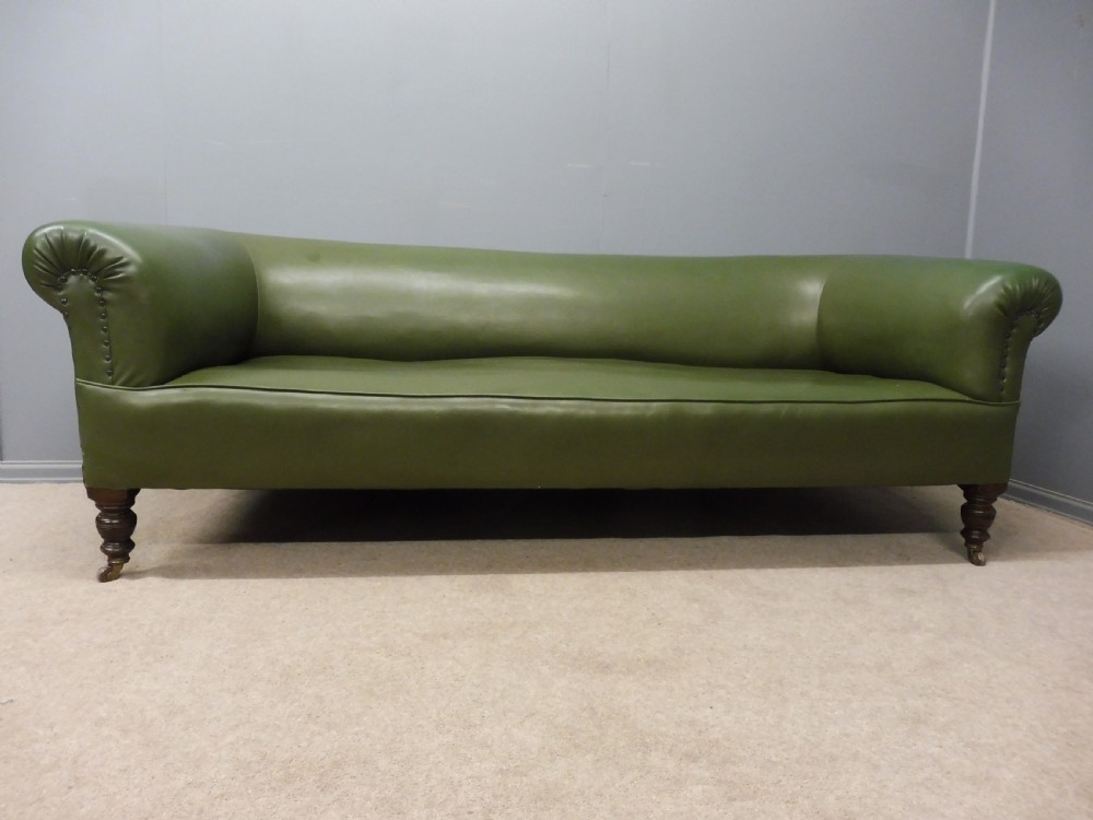 VICTORIAN CHESTERFIELD SOFA View II