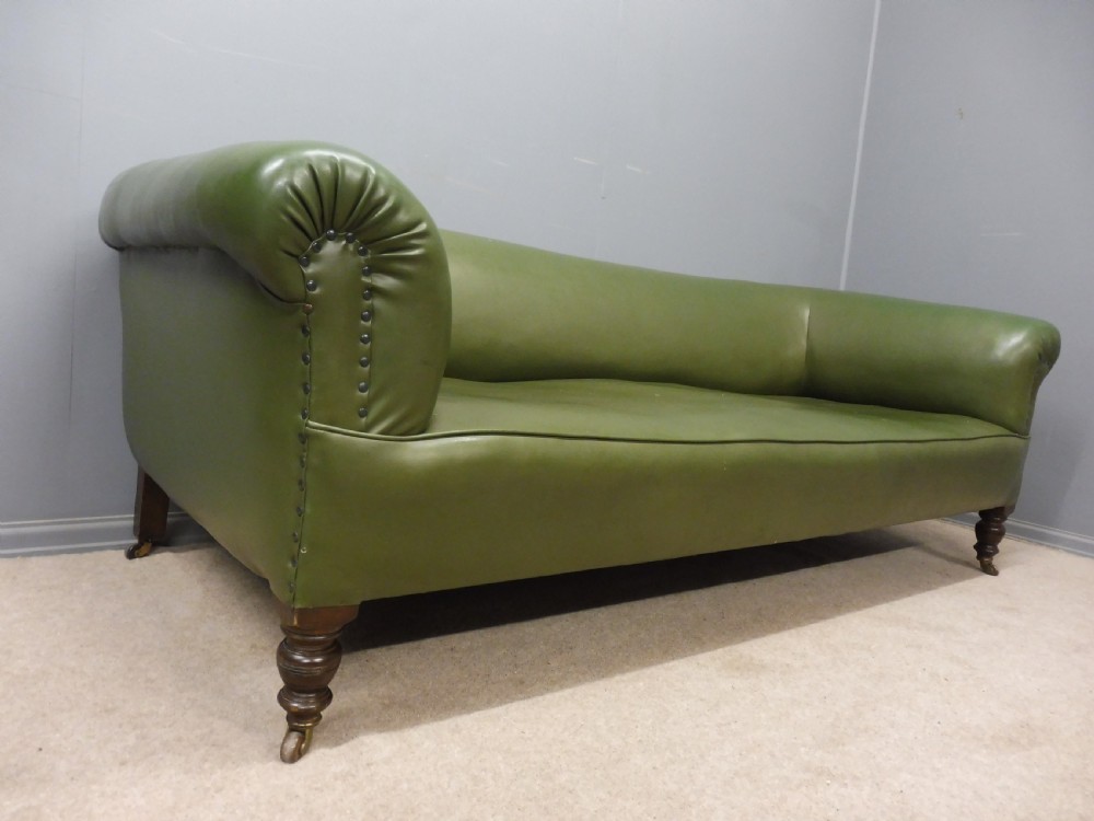 VICTORIAN CHESTERFIELD SOFA View III