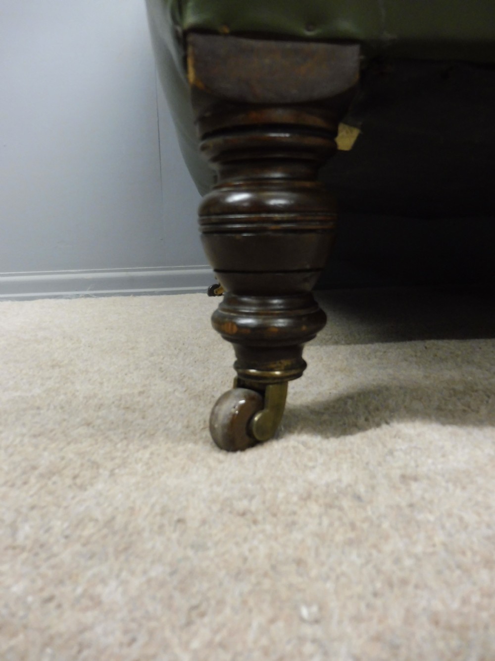 VICTORIAN CHESTERFIELD SOFA View VI
