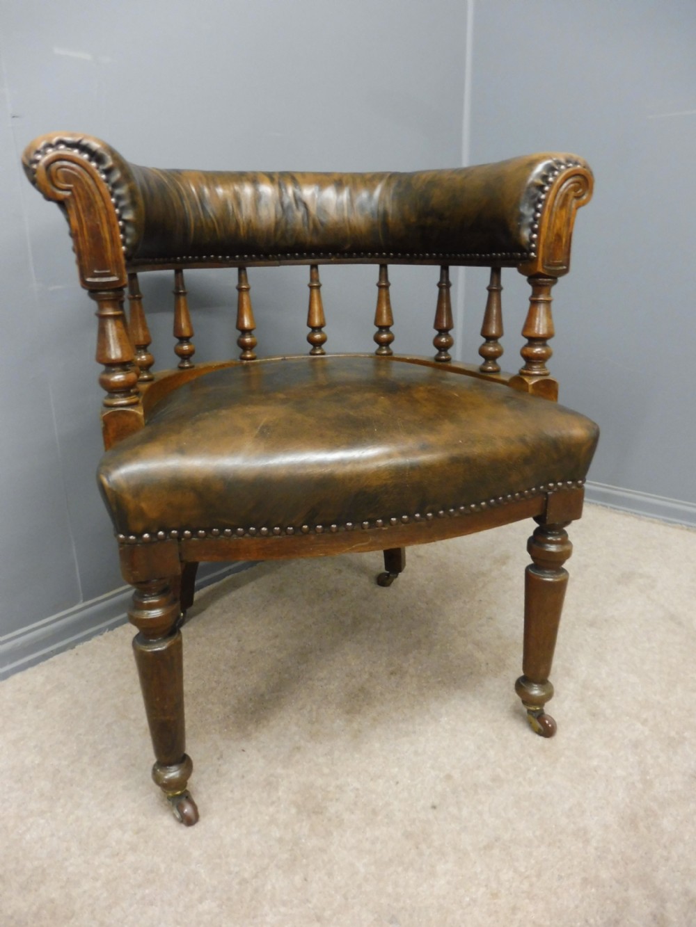 VICTORIAN OAK AND LEATHER DESK OR LIBRARY CHAIR