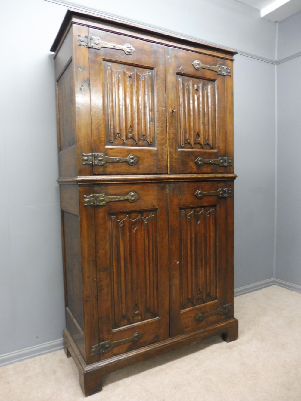 HEAVY OAK ARTS AND CRAFTS DOUBLE CUPBOARD