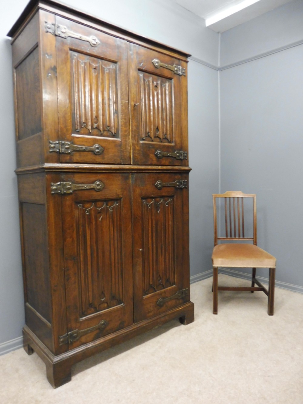 HEAVY OAK ARTS AND CRAFTS DOUBLE CUPBOARD View III