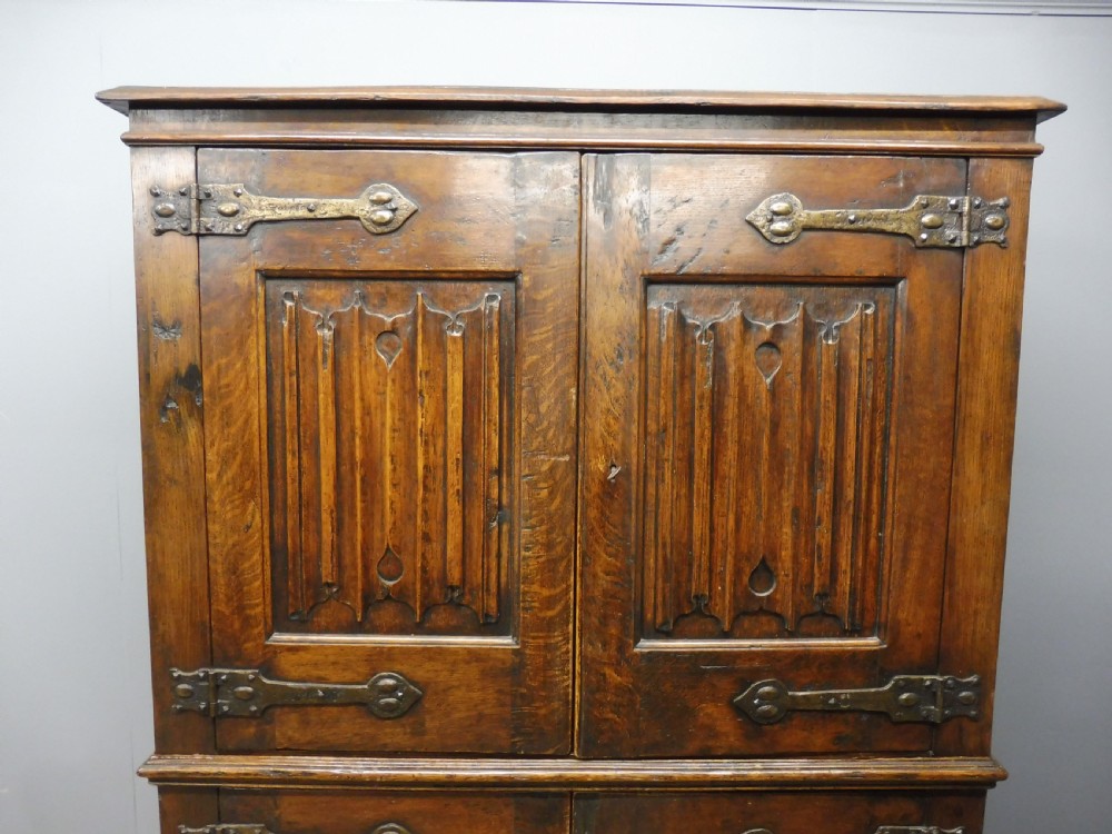HEAVY OAK ARTS AND CRAFTS DOUBLE CUPBOARD View IV