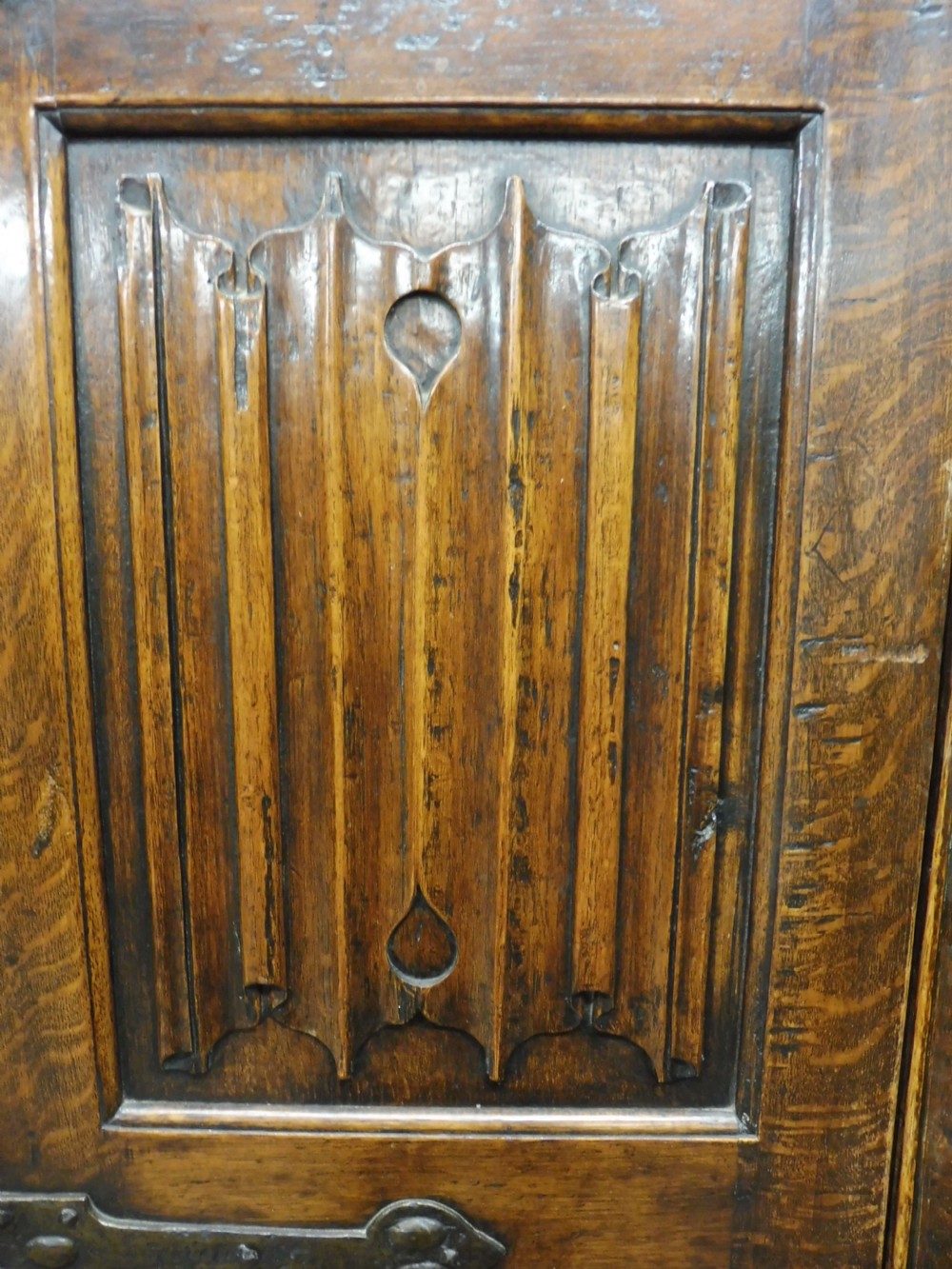 HEAVY OAK ARTS AND CRAFTS DOUBLE CUPBOARD View VIII