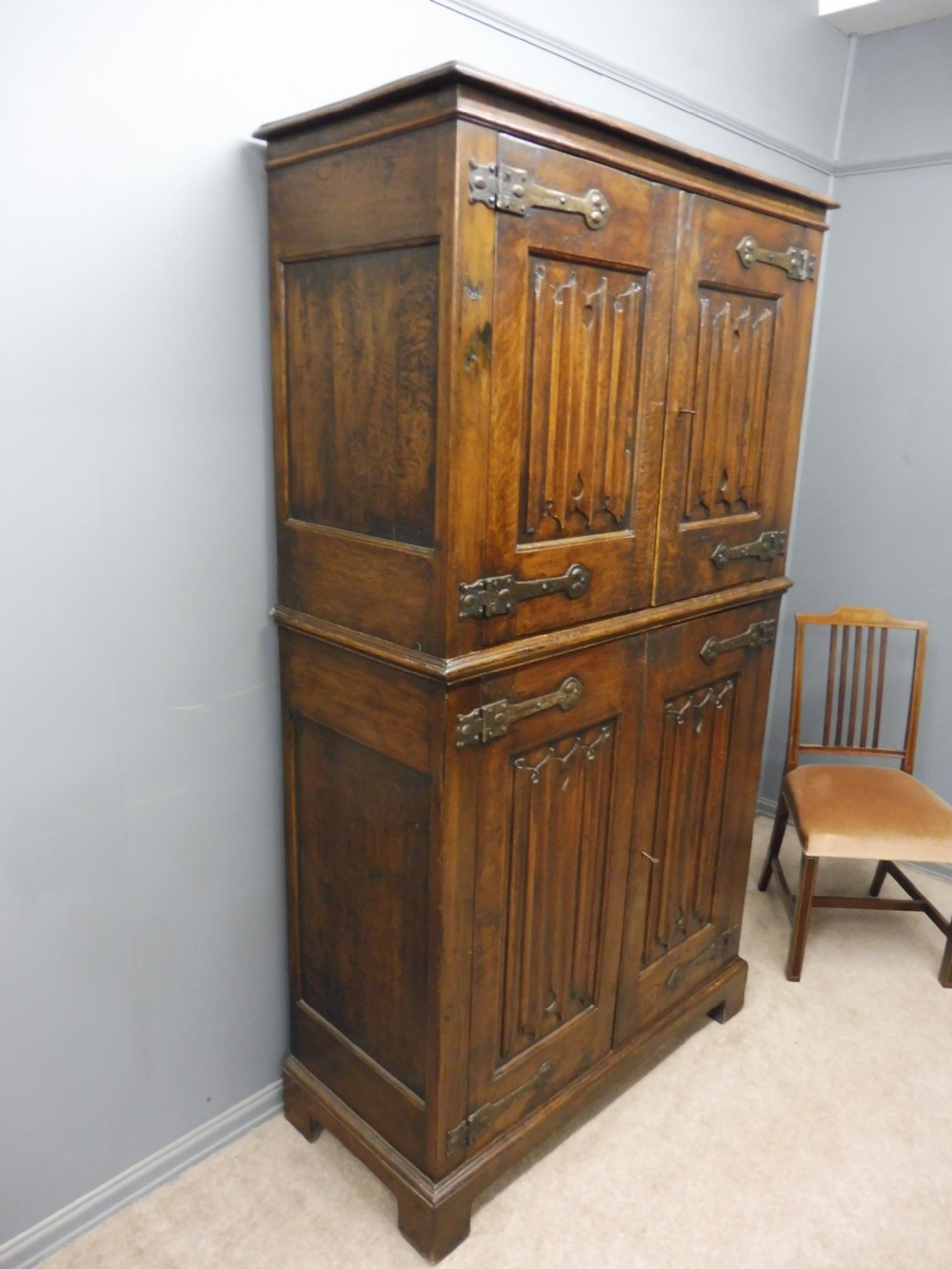 HEAVY OAK ARTS AND CRAFTS DOUBLE CUPBOARD View IX