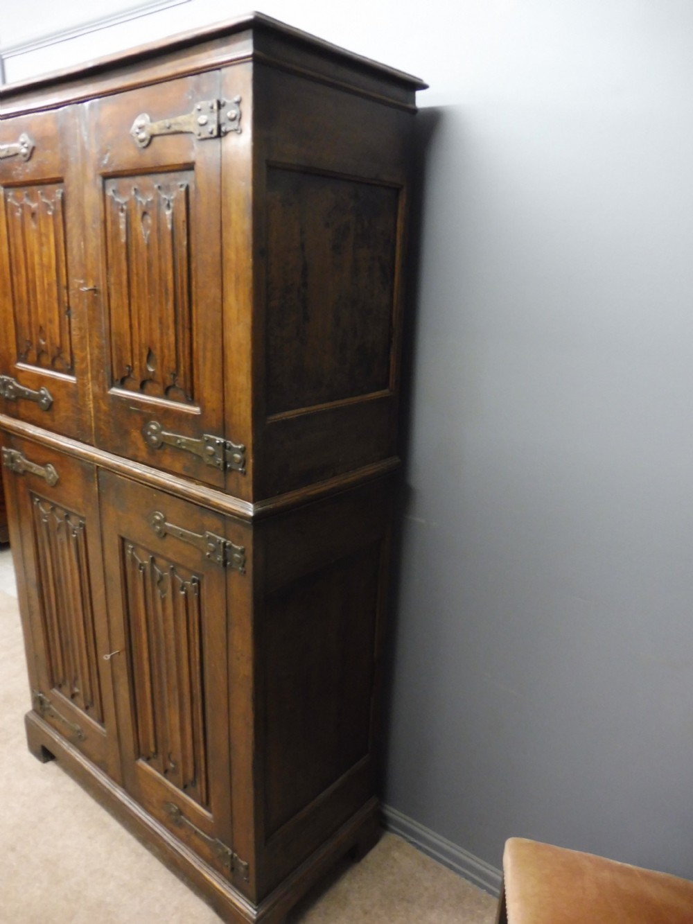 HEAVY OAK ARTS AND CRAFTS DOUBLE CUPBOARD View X