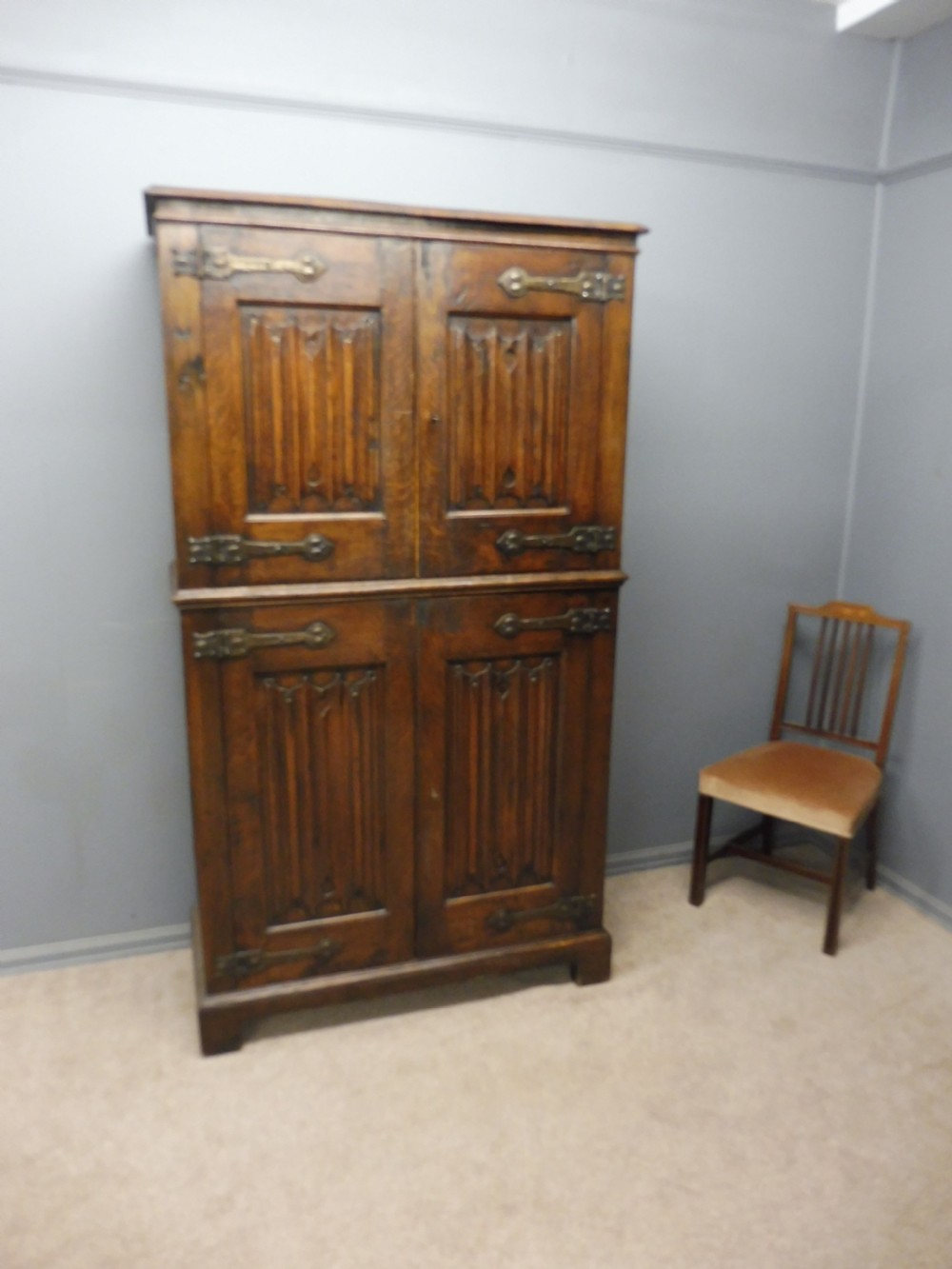 HEAVY OAK ARTS AND CRAFTS DOUBLE CUPBOARD View XII