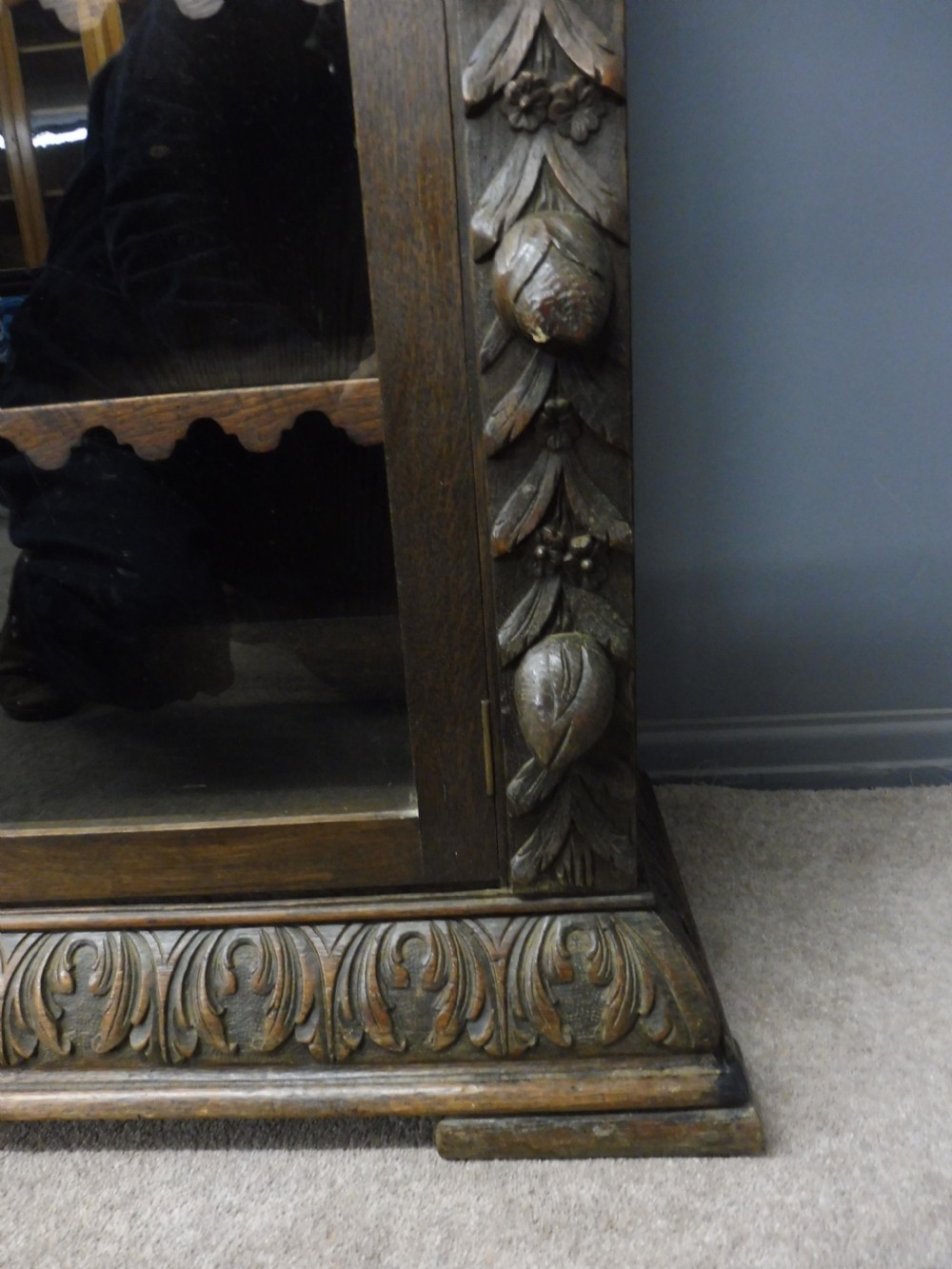 CARVED OAK 4 DOOR BOOKCASE CIRCA 1890 View VII