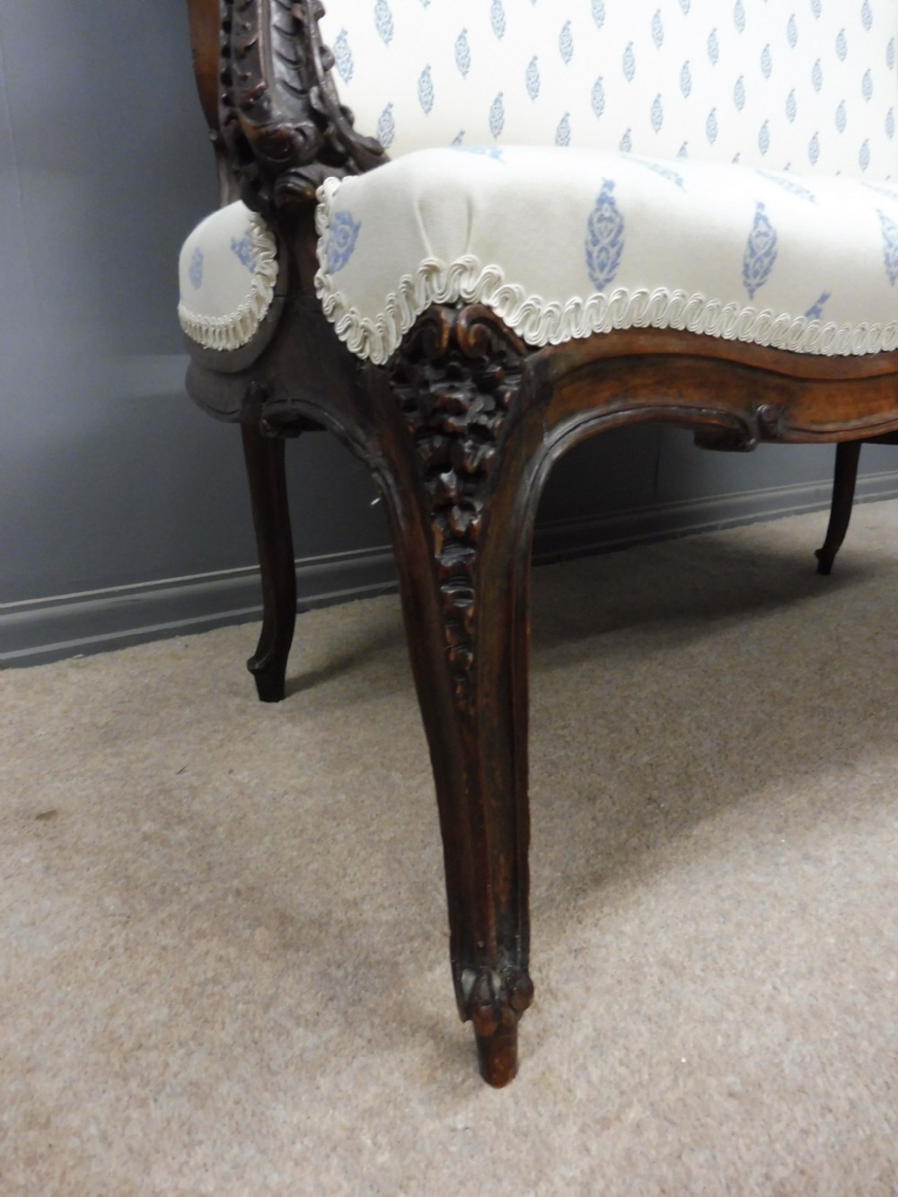19TH CENTURY SMALL FRENCH WALNUT SOFA View VII
