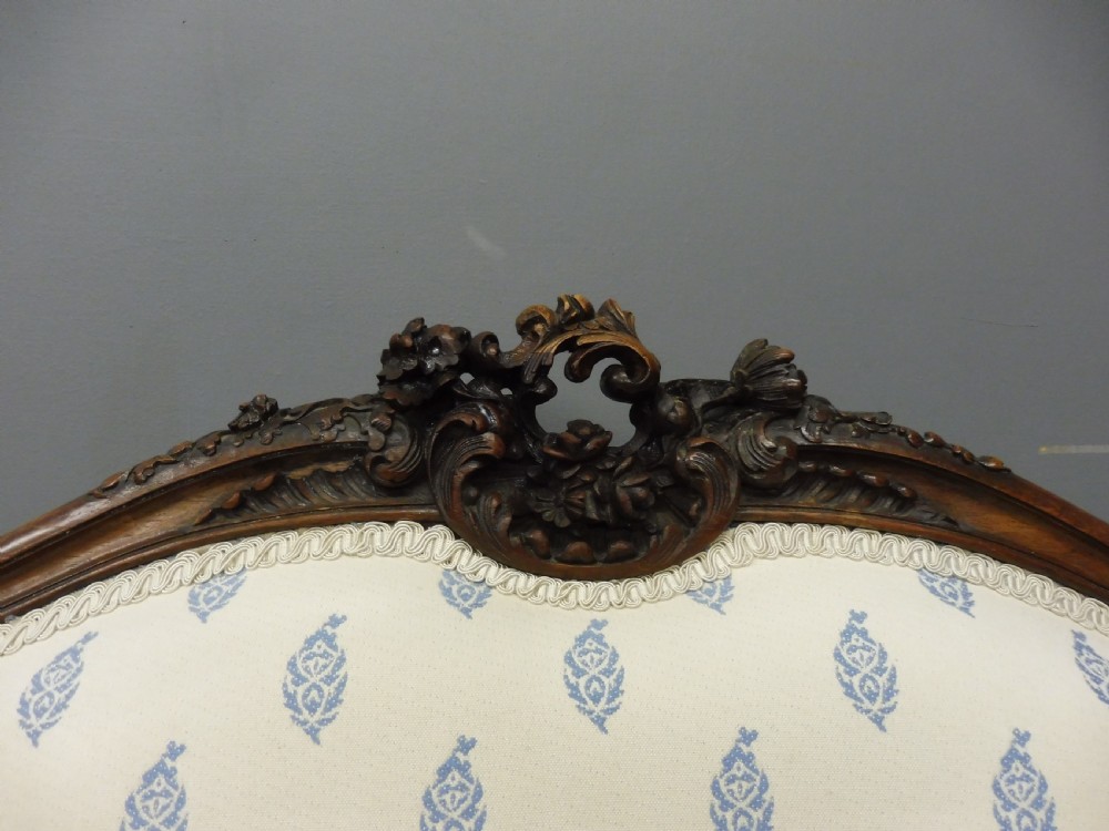 19TH CENTURY SMALL FRENCH WALNUT SOFA View VIII