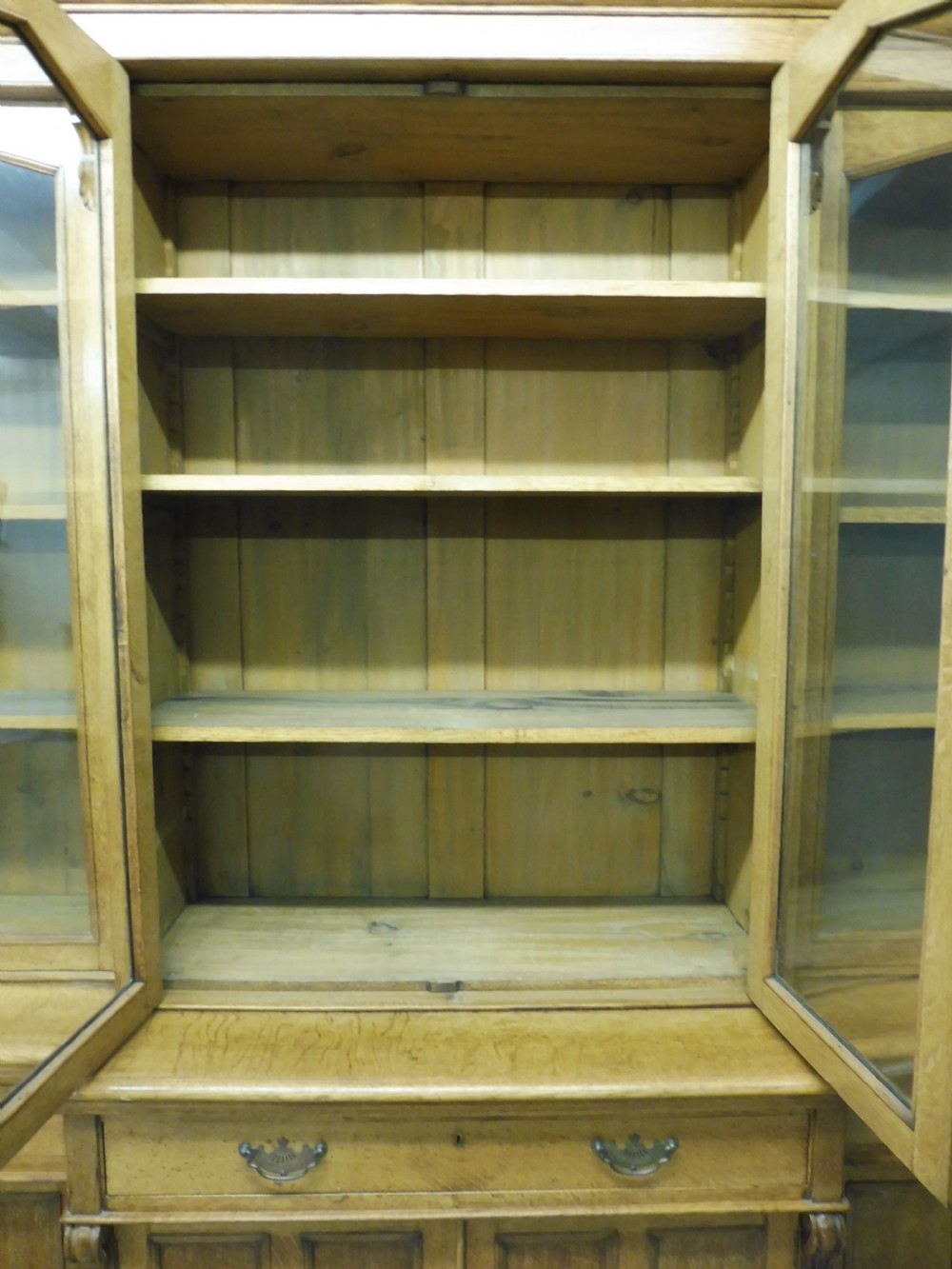 LARGE VICTORIAN OAK BREAKFRONT LIBRARY BOOKCASE View VII