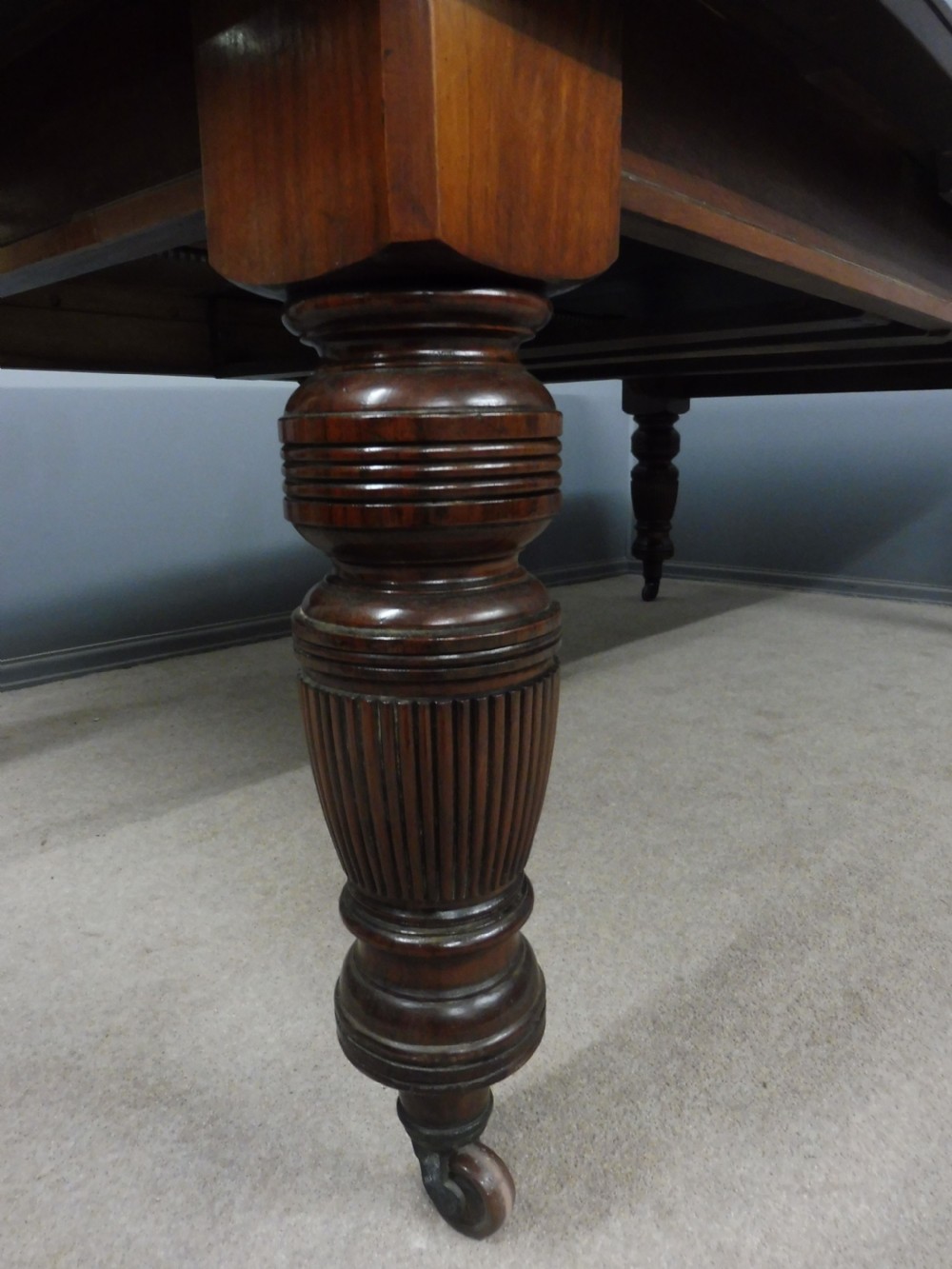 VICTORIAN 2 LEAF WALNUT EXTENDING DINING TABLE SEATS 10 View V