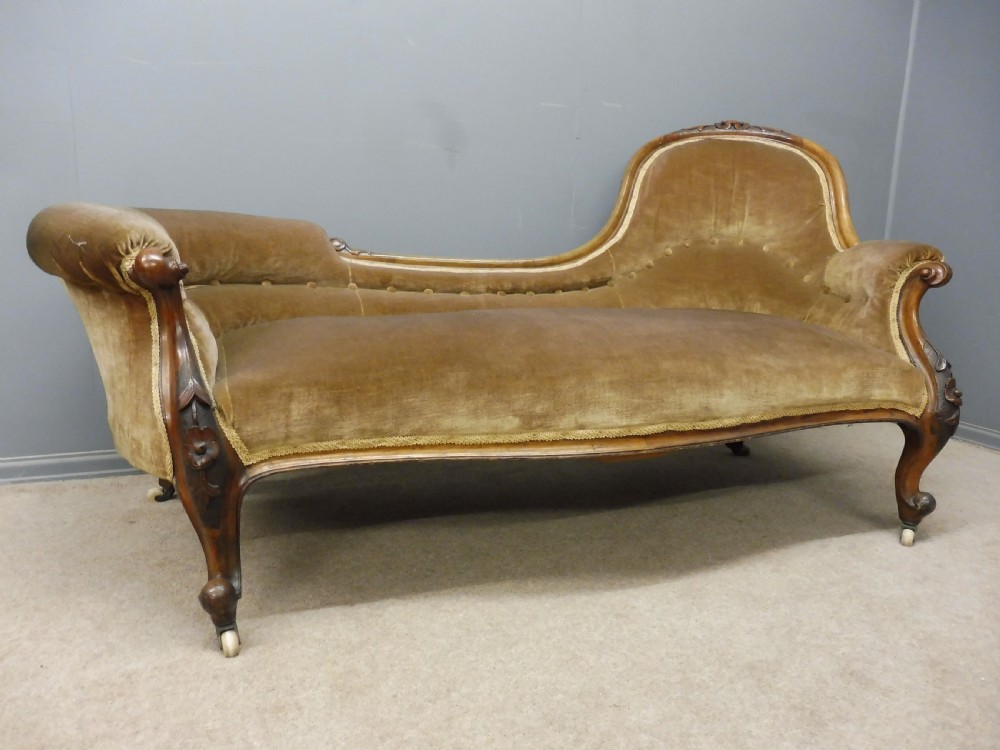 VICTORIAN WALNUT CHAISE LONGUE View II