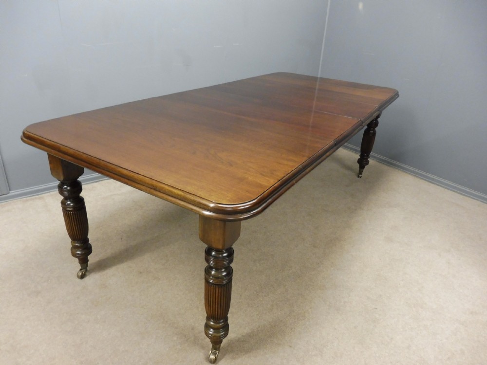 VICTORIAN MAHOGANY EXTENDING DINING TABLE CIRCA 1880