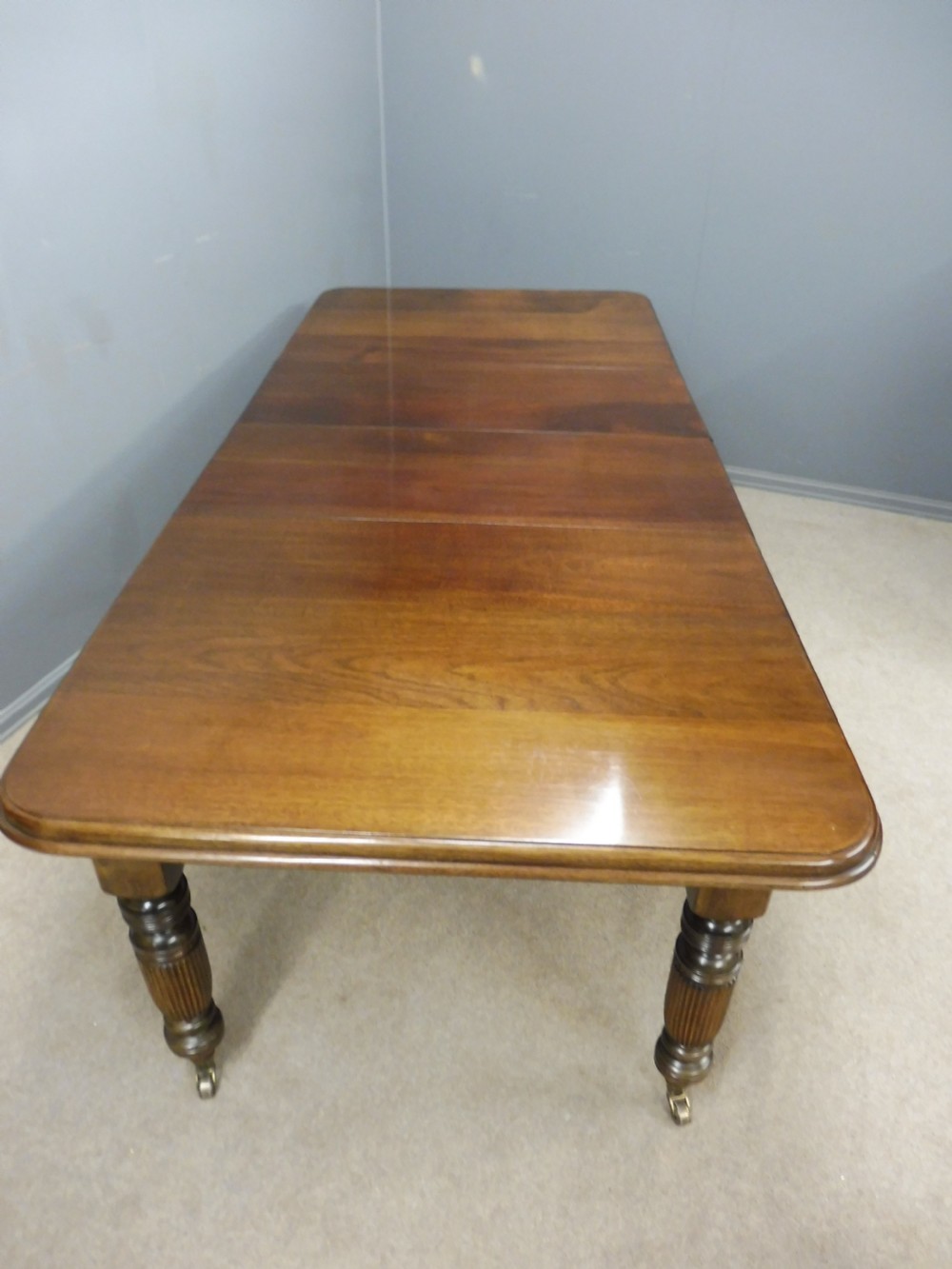 VICTORIAN MAHOGANY EXTENDING DINING TABLE CIRCA 1880 View IV