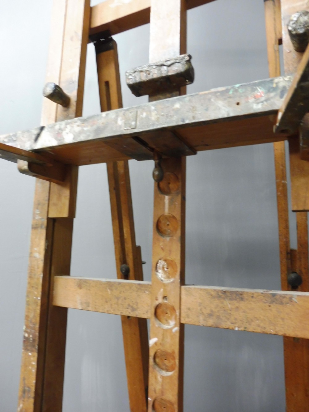 LARGE PROFESSIONAL ARTISTS EASEL CIRCA 1920  View X