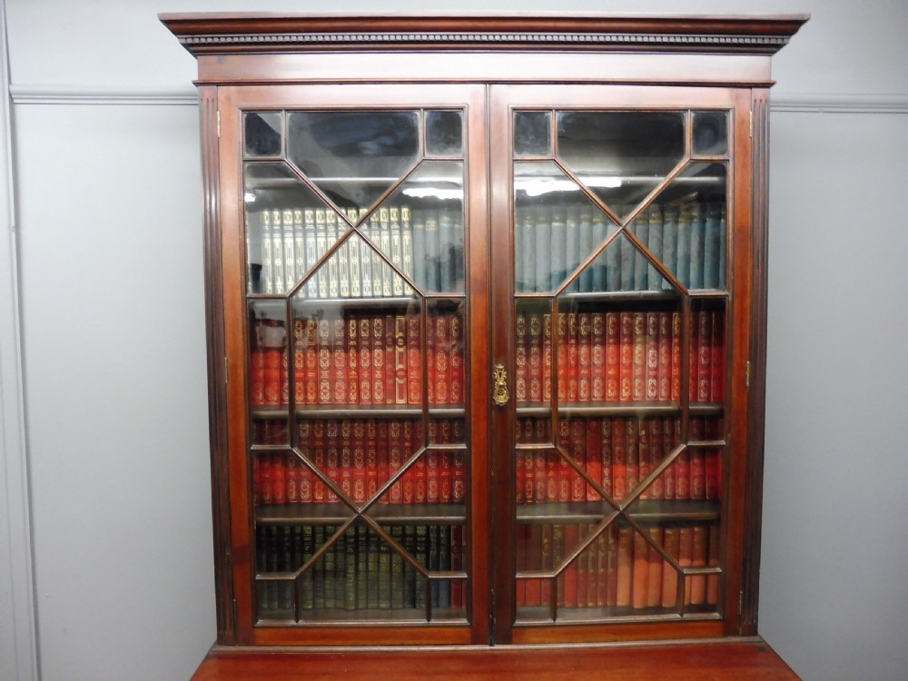 VICTORIAN MAHOGANY LIBRARY BOOKCASE View III
