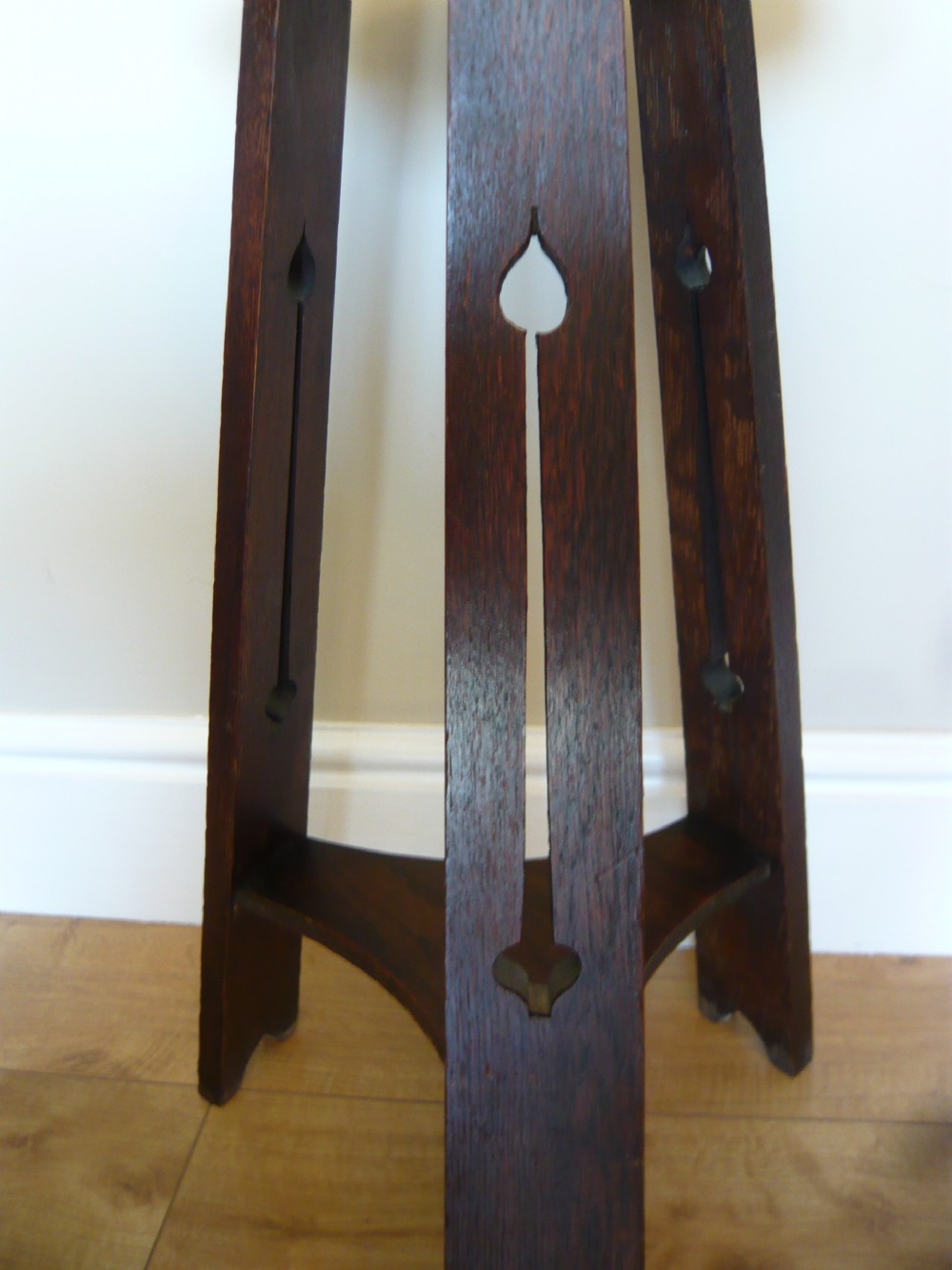 ARTS AND CRAFTS OAK LAMP TABLE C1900 View IV