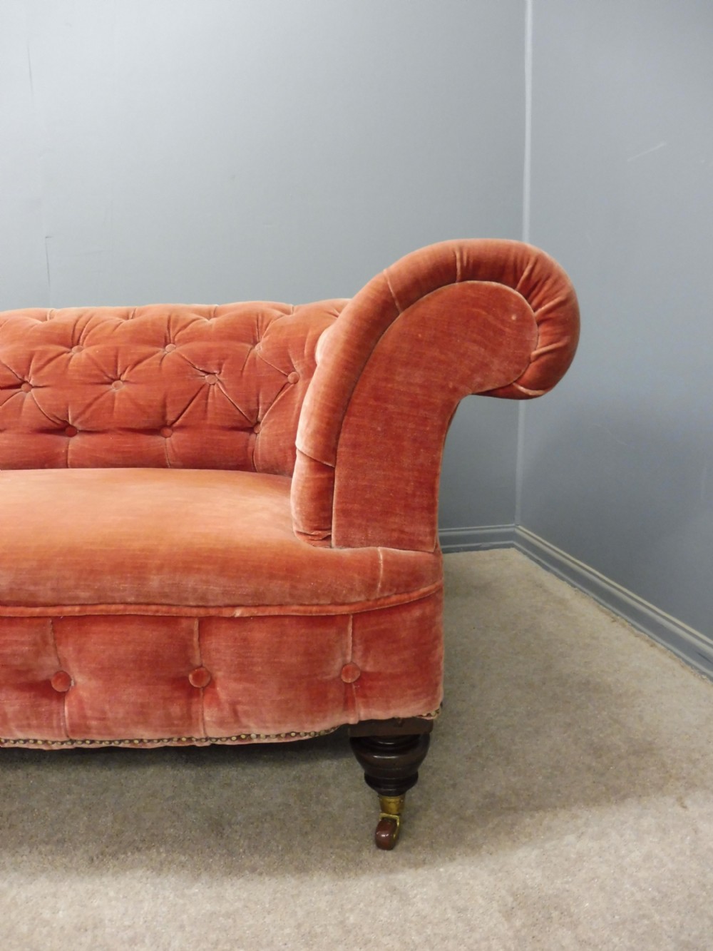 VICTORIAN VELVET CHESTERFIELD SOFA View IV