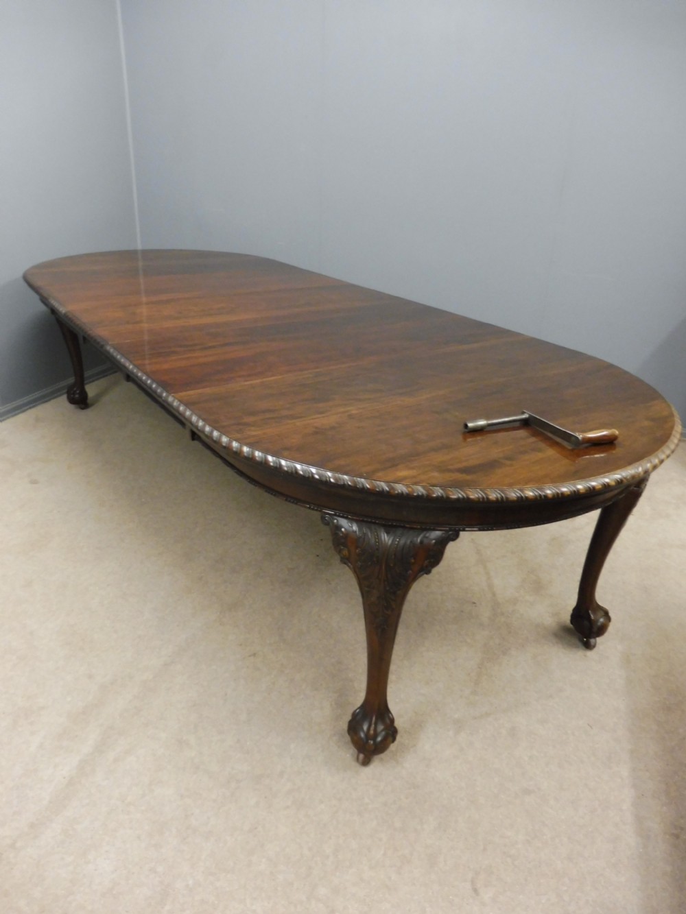 LARGE EDWARDIAN MAHOGANY EXTENDING DINING TABLE SEATS 10