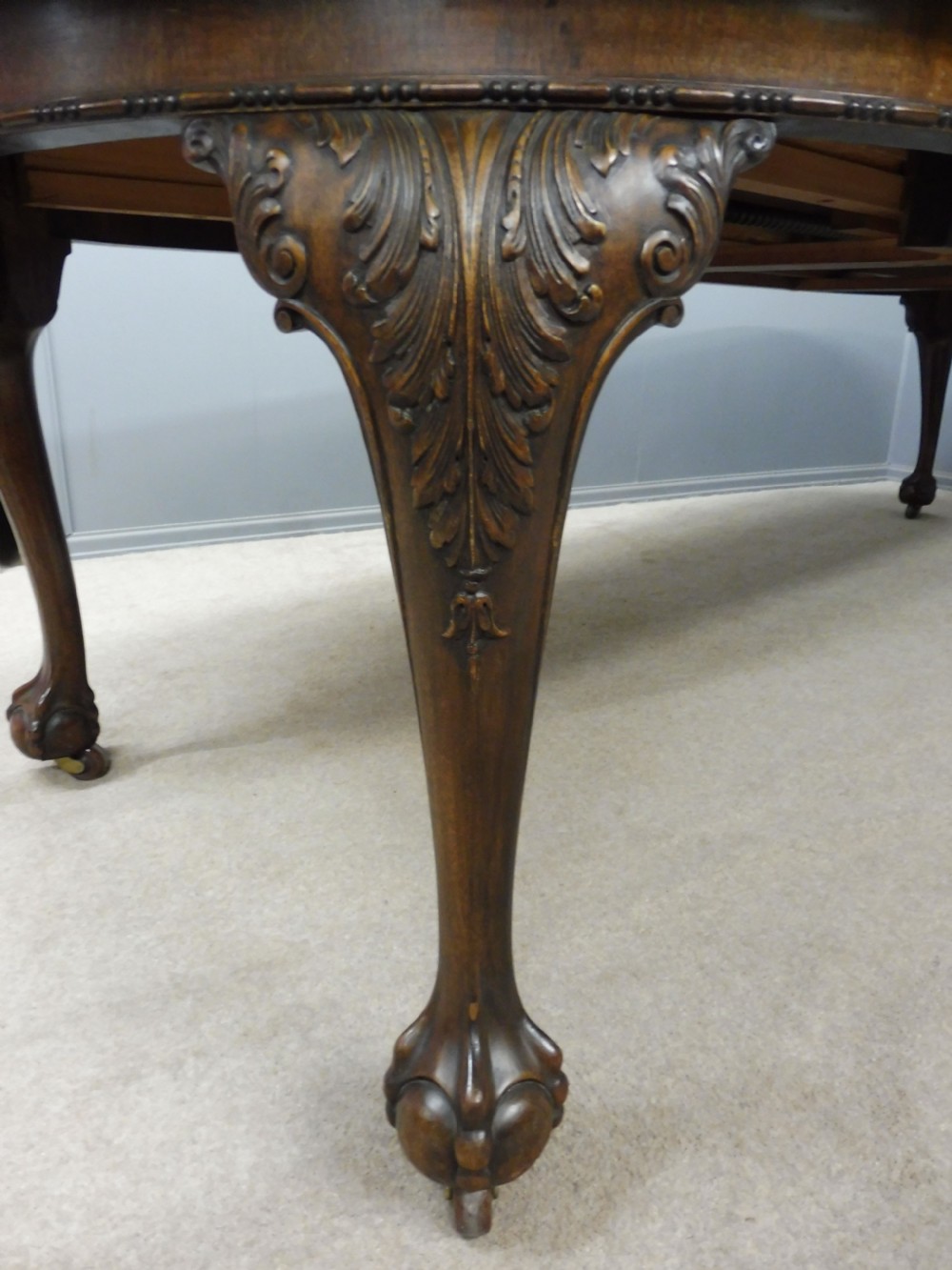 LARGE EDWARDIAN MAHOGANY EXTENDING DINING TABLE SEATS 10 View III