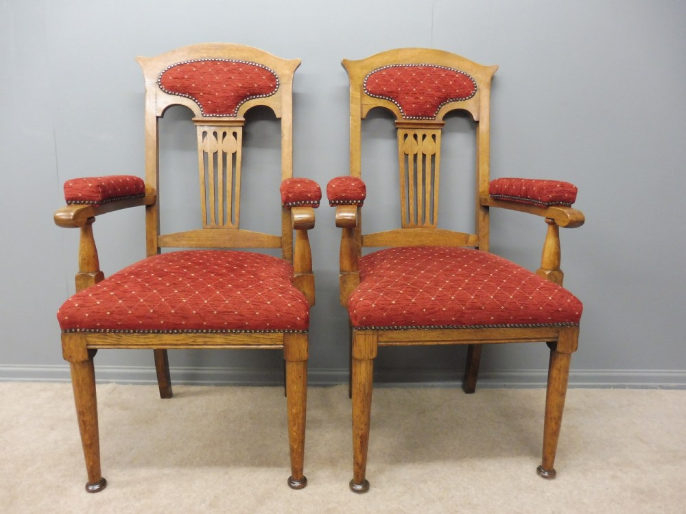 SET OF 8 OAK ARTS AND CRAFTS DINING CHAIRS View V