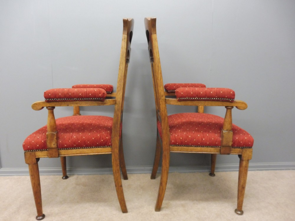 SET OF 8 OAK ARTS AND CRAFTS DINING CHAIRS View VI