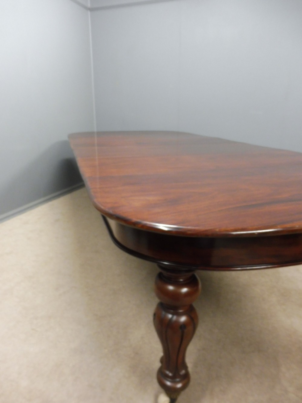 LARGE VICTORIAN MAHOGANY EXTENDING DINING TABLE SEATS 10-12 View X