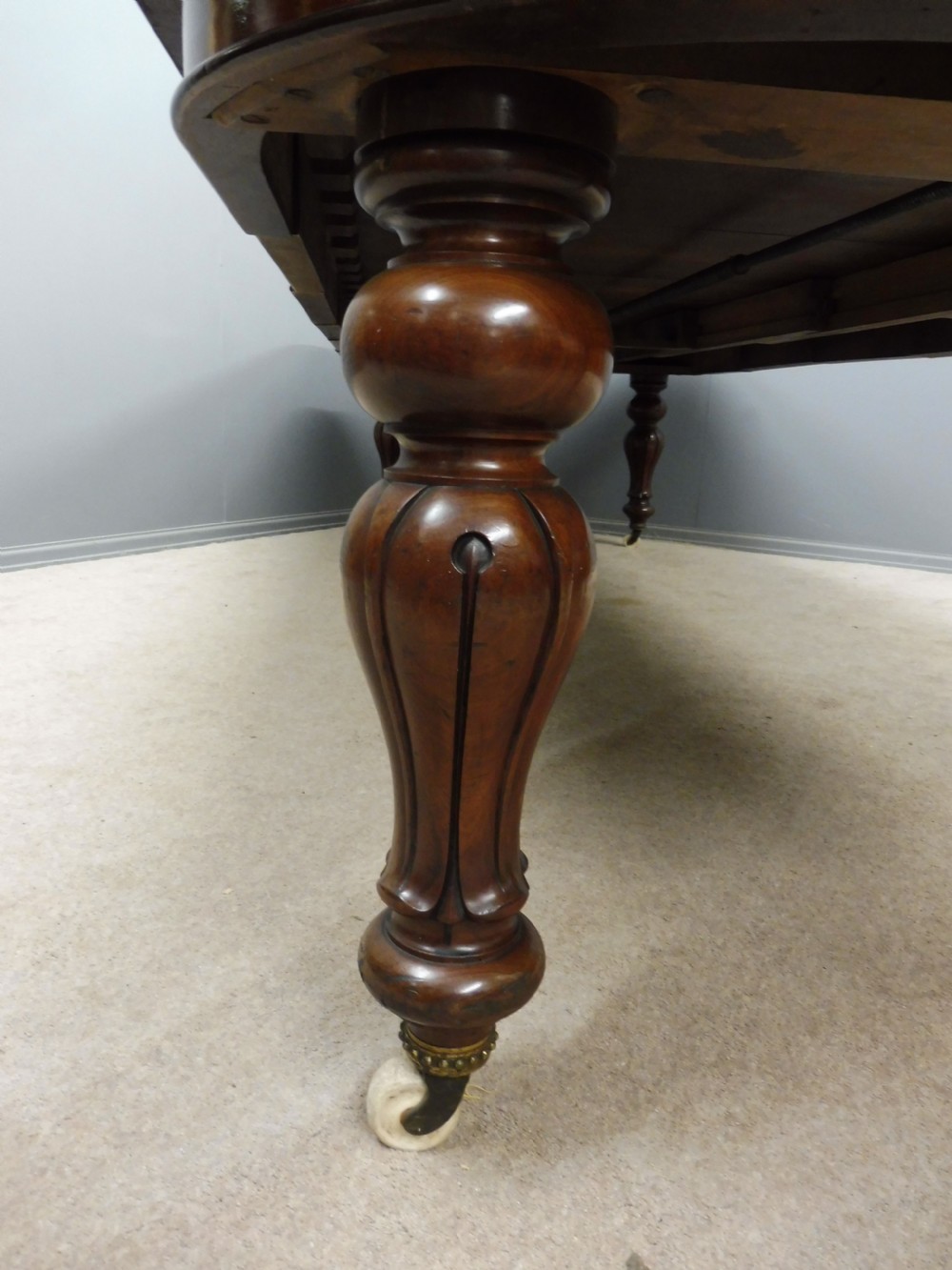 LARGE VICTORIAN MAHOGANY EXTENDING DINING TABLE SEATS 10-12 View XI