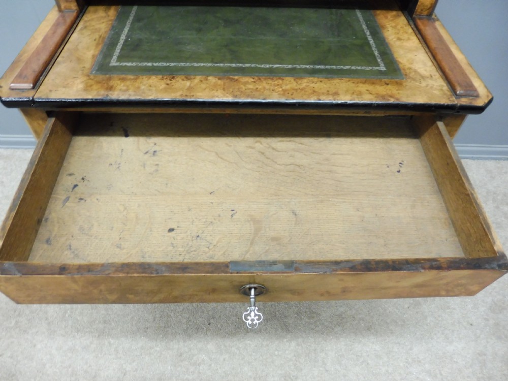 19TH CENTURY FIGURED WALNUT WRITING DESK View XII