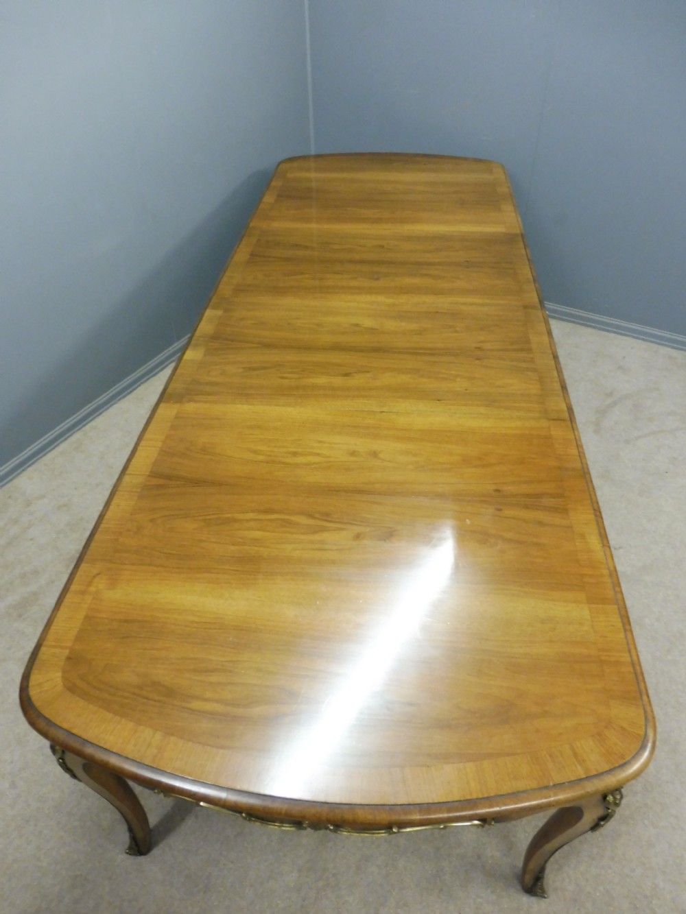 BEAUTIFUL RARE FRENCH INFLUENCE WALNUT EXTENDING DINING TABLE 1890 -1900 View VI