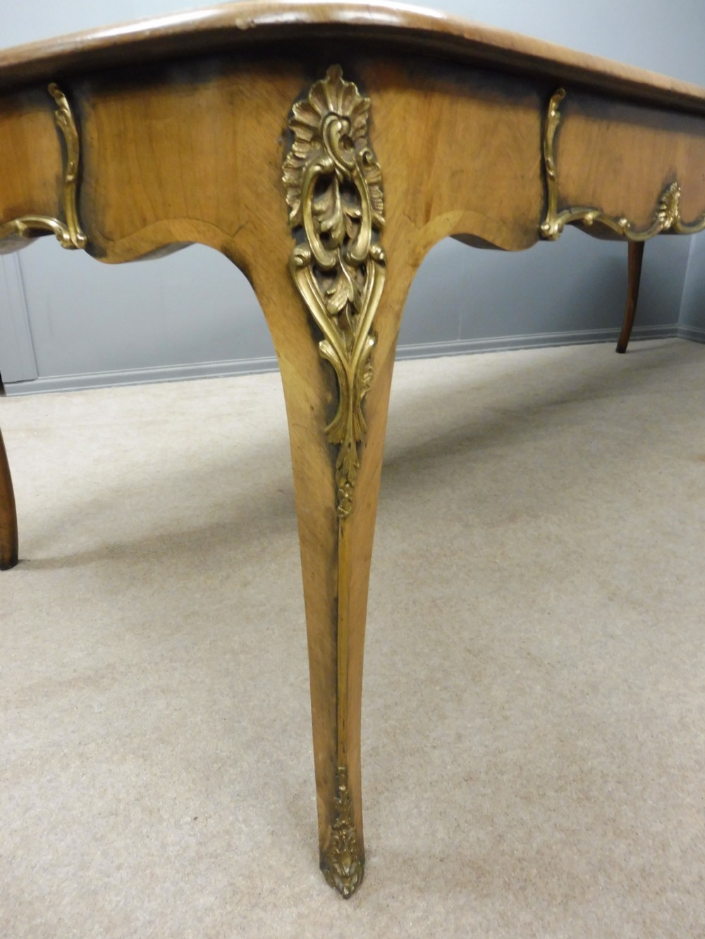 BEAUTIFUL RARE FRENCH INFLUENCE WALNUT EXTENDING DINING TABLE 1890 -1900 View VIII