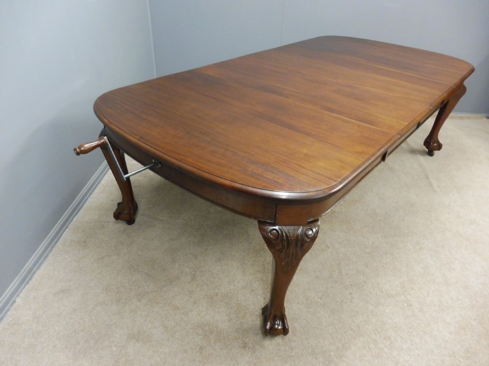 LARGE MAHOGANY EXTENDING WIND OUT DINING TABLE CIRCA 1890-1900 View IV