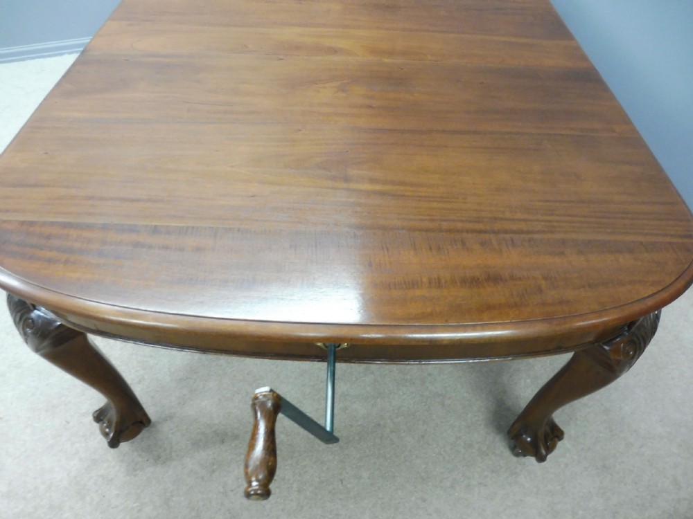 LARGE MAHOGANY EXTENDING WIND OUT DINING TABLE CIRCA 1890-1900 View XI