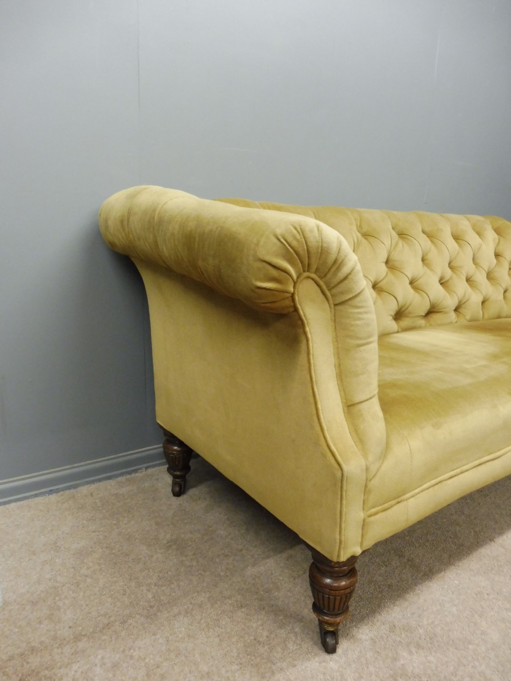 VICTORIAN CHESTERFIELD SOFA CIRCA 1880 View VI