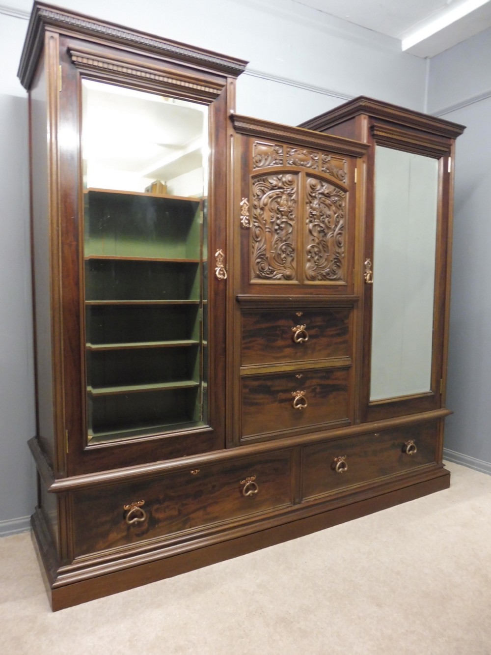 SUPERB QUALITY VICTORIAN MAHOGANY WARDROBE