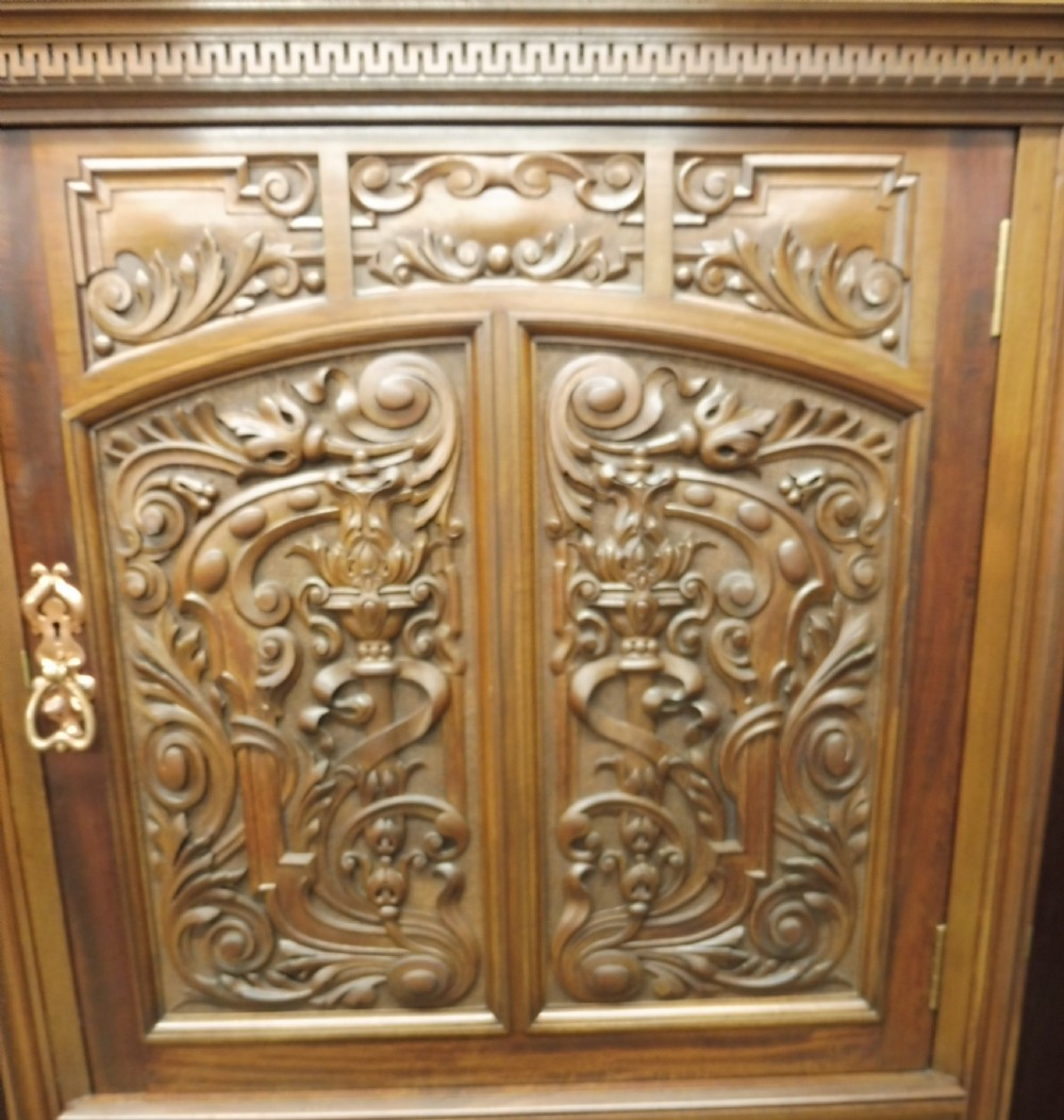 SUPERB QUALITY VICTORIAN MAHOGANY WARDROBE View IV
