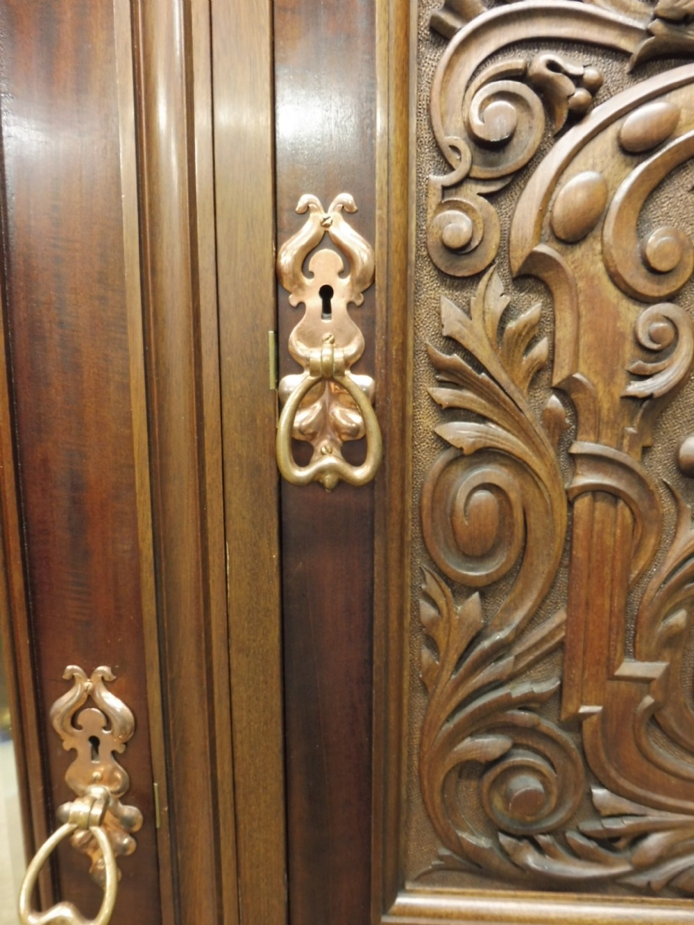 SUPERB QUALITY VICTORIAN MAHOGANY WARDROBE View VI