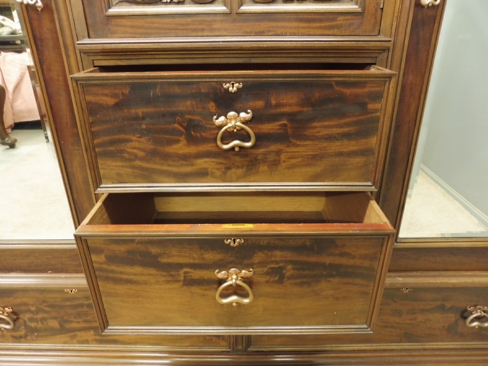 SUPERB QUALITY VICTORIAN MAHOGANY WARDROBE View VII