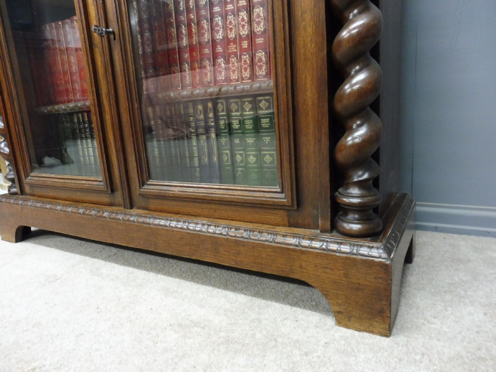 VICTORIAN DWARF OAK BOOKCASE CIRCA 1880 View V