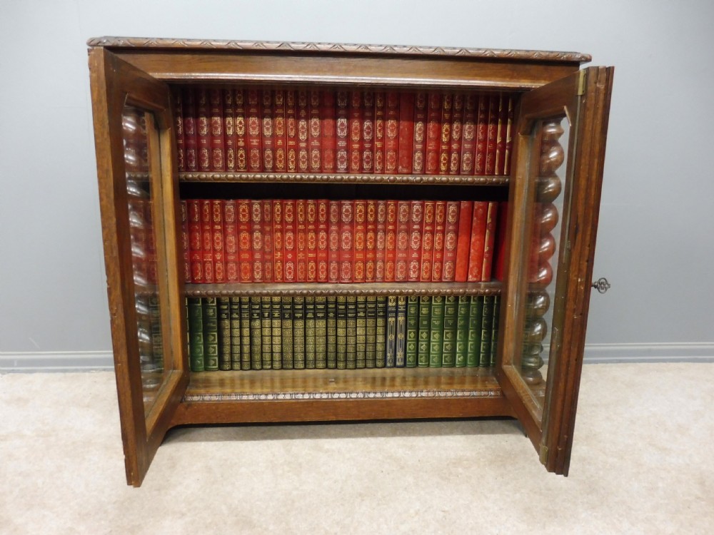 VICTORIAN DWARF OAK BOOKCASE CIRCA 1880 View VIII