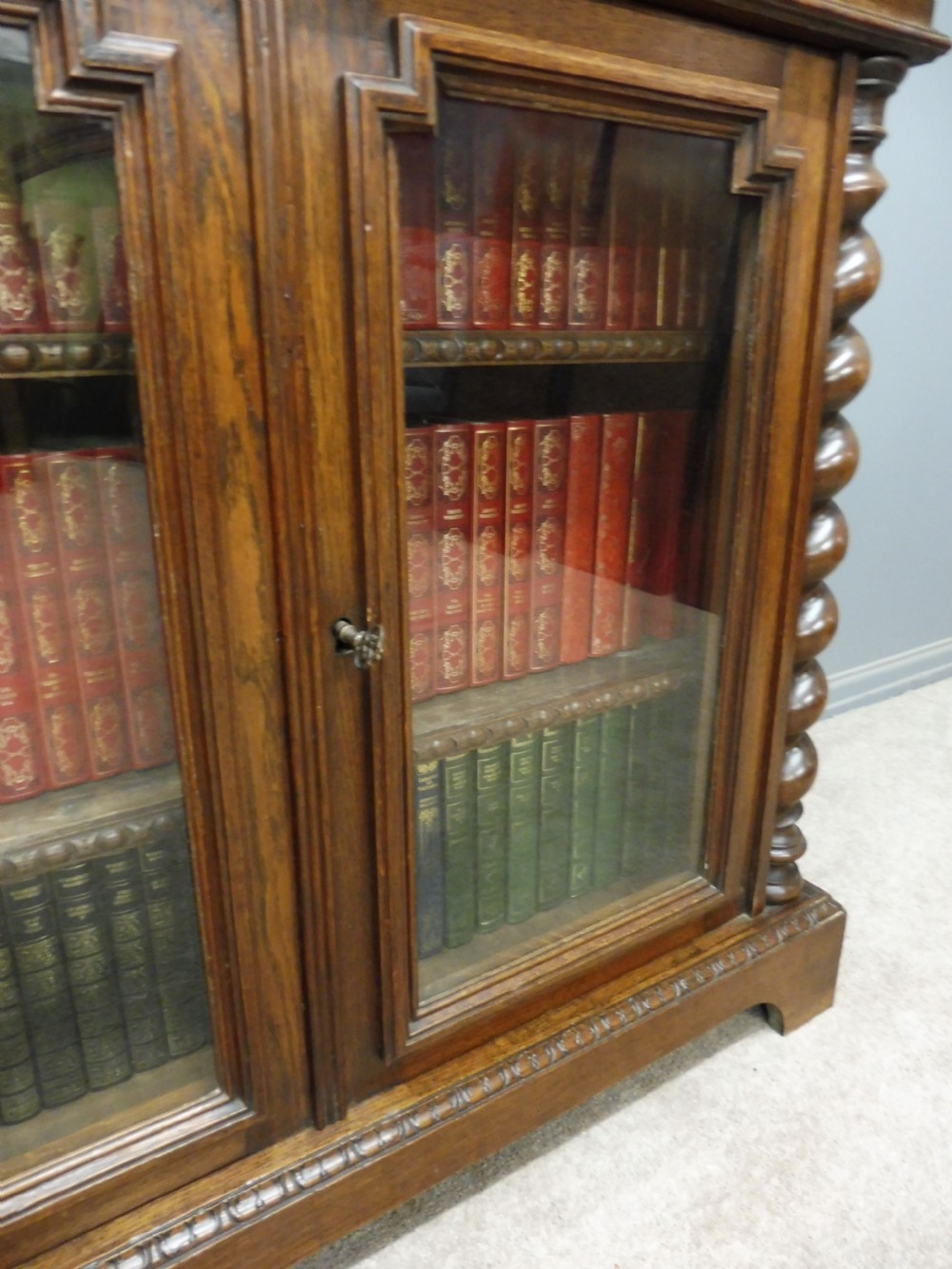 VICTORIAN DWARF OAK BOOKCASE CIRCA 1880 View IX