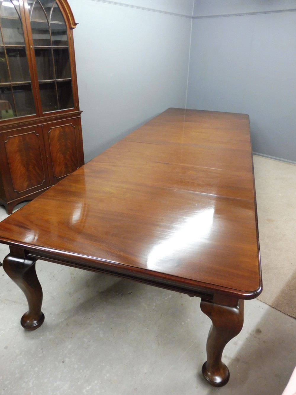 VERY LARGE LATE VICTORIAN COUNTRY HOUSE MAHOGANY EXTENDING DINING TABLE WITH 5 LEAVES  View II