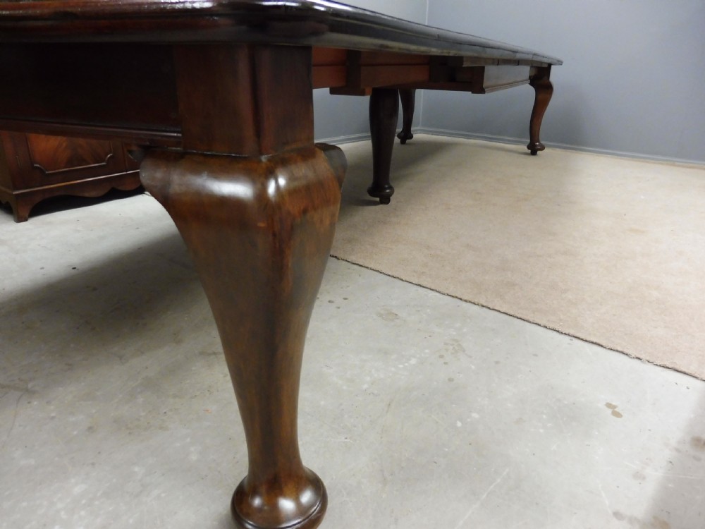 VERY LARGE LATE VICTORIAN COUNTRY HOUSE MAHOGANY EXTENDING DINING TABLE WITH 5 LEAVES  View V